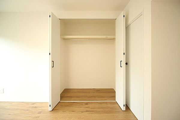 豊富な収納スペースはお部屋全体がすっきり片付き、毎日の支度もスムーズに。生活感を抑えた上質な空間で、ゆったりとした時間を過ごせます♪