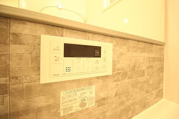 らくらく操作可能な給湯リモコンを新規設置。追い焚き機能付きでいつでも温かいお風呂を楽しめます。ご家族で入浴時間が異なっても快適にご利用いただけます。
