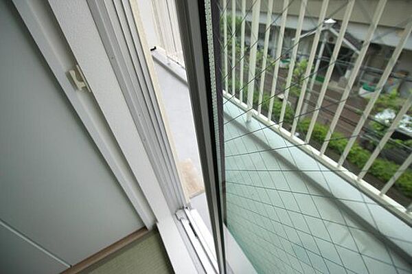 断熱・結露対策に優れたペアガラスを採用。明るい採光を取り込みながら、快適で過ごしやすい室内空間を演出し、毎日の暮らしを心地よく支えてくれる仕様です♪