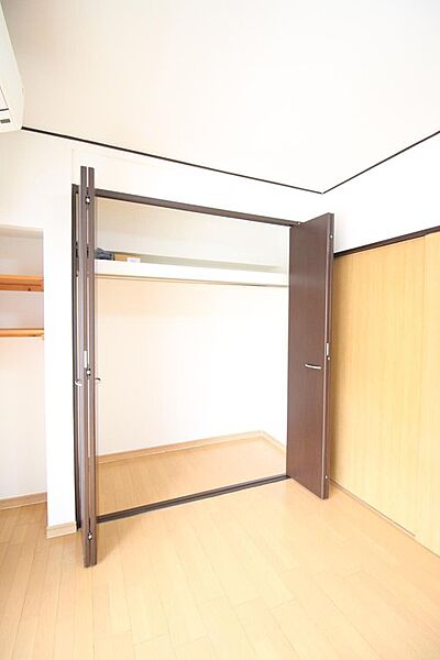 豊富な収納スペースはお部屋全体がすっきり片付き、毎日の支度もスムーズに。生活感を抑えた上質な空間で、ゆったりとした時間を過ごせます♪