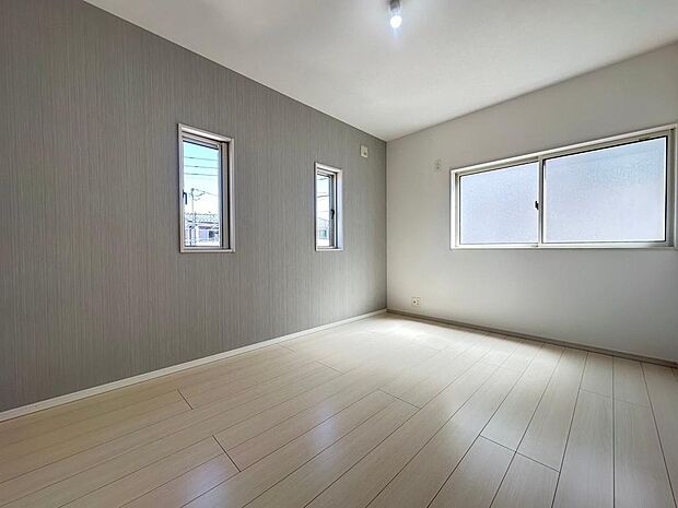 ■洋室４（6帖）　収納スペースが充実しており、お部屋も綺麗に片付きます。子供部屋にも最適です。現地（2024年3月）撮影