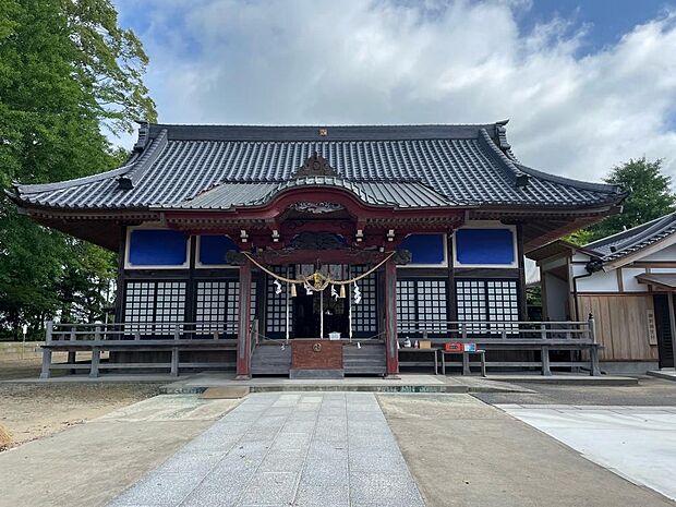 白子神社。永承3年（1048）創建の古刹白いヘビを乗せた亀が海岸に現れたという故事が名前の由来だそうです。2016年3月に県の文化財に指定され、千葉県の有名なパワースポットでもあります。