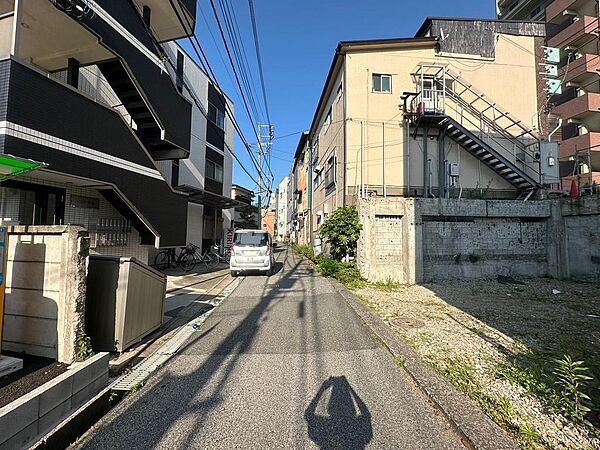 稲毛駅まで徒歩７分、通勤、通学、お買い物に便利な立地です。（2024年6月撮影）