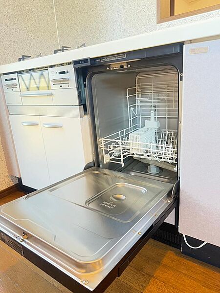 忙しい奥様を助ける食器洗い乾燥機。（2025年2月撮影）