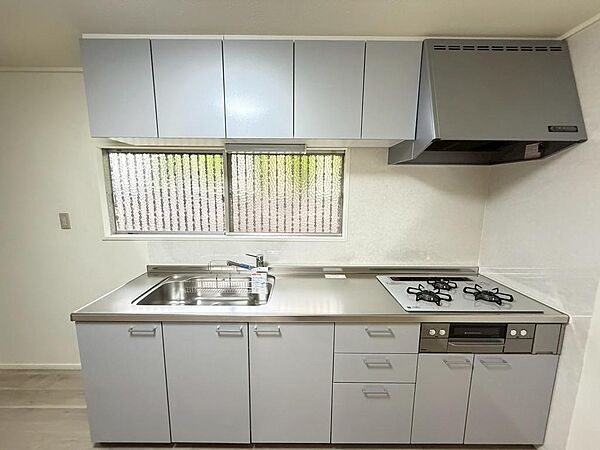 調理器具などを入れるスペースもたっぷりあります♪（2025年6月撮影）