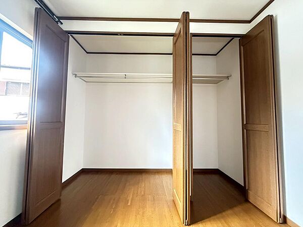 部屋ごとに設けた収納は住みやすさへのこだわり。（2025年4月撮影）