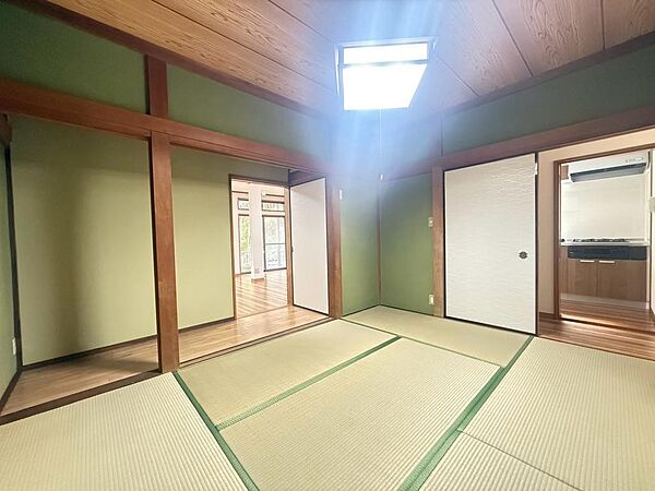 「家族団らん」 「来客時の客間」 等々多目的なスペースとして活用出来る便利な空間です。（2025年3月撮影）