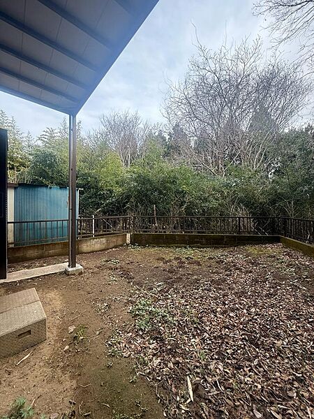 お子様と公園に行けない日も、のびのびお庭で遊べるのがうれしい。（2025年3月撮影）
