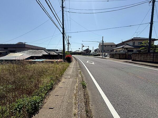 現況更地の為、すぐにお家を建てるのに取り掛かれます。（2025年4月撮影）