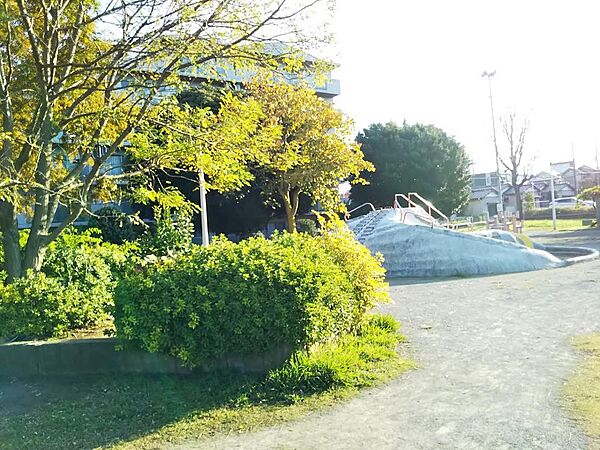中道公園（約650m）