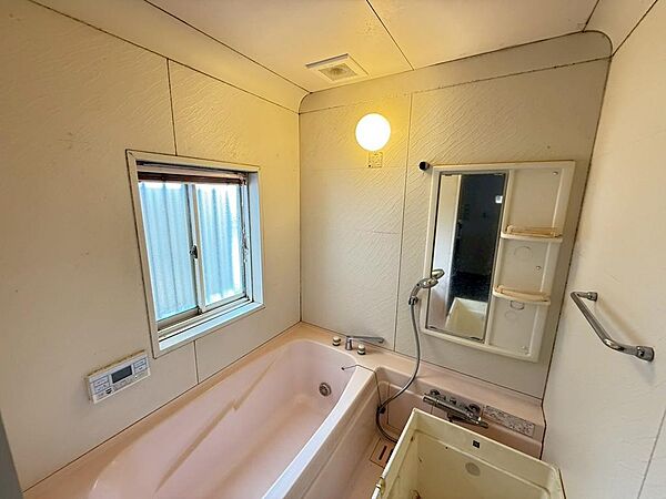 広々とした浴室で心地よいバスタイムをお過ごしください。（2025年9月撮影）