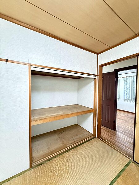 家族全員分の布団をしっかりしまうならやっぱり収納力がある押入れが便利。（2025年9月撮影）
