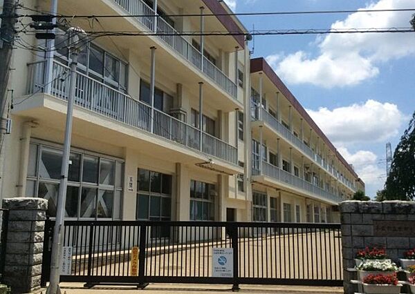 千葉市立誉田小学校（約900ｍ）