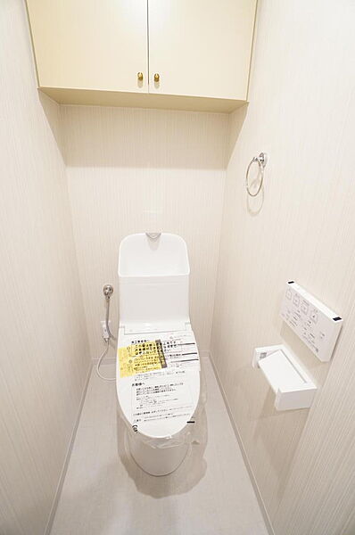 温水洗浄機能がついており、寒い日でも安心して座ることができます。（2025年11月撮影）