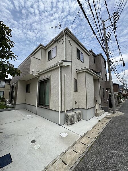たっぷりの陽光に包まれる明るい住まい。