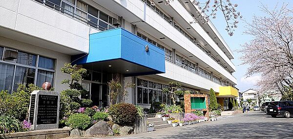 四街道市立四街道西中学校（約1600m）