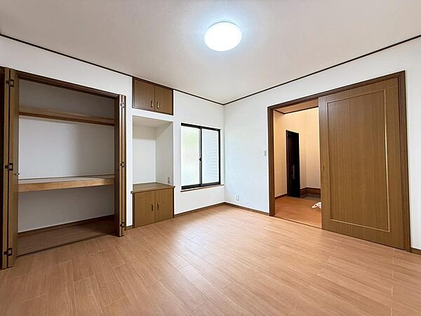 明るく開放感のある自分だけのプライベート空間どんな家具をそろえましょうか。。 （2026年4月撮影）