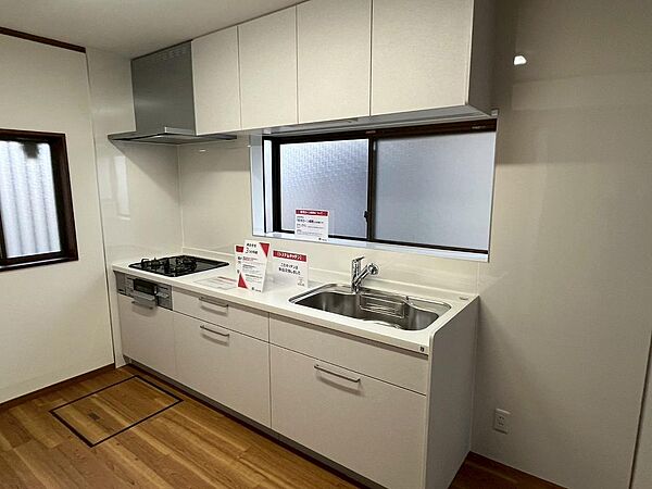使い勝手の良いシステムキッチン。（2025年12月撮影）
