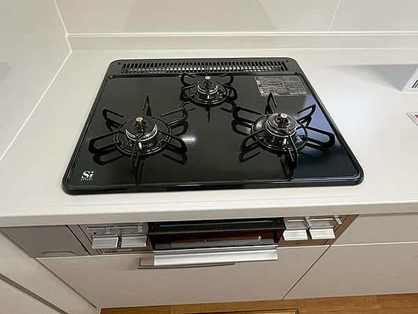 ３口コンロでお料理もスムーズです。（2025年12月撮影）