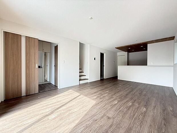 休日はお陽さまの光をたっぷりととりこめるぽかぽかリビングで過ごしませんか?(2026年2月撮影)