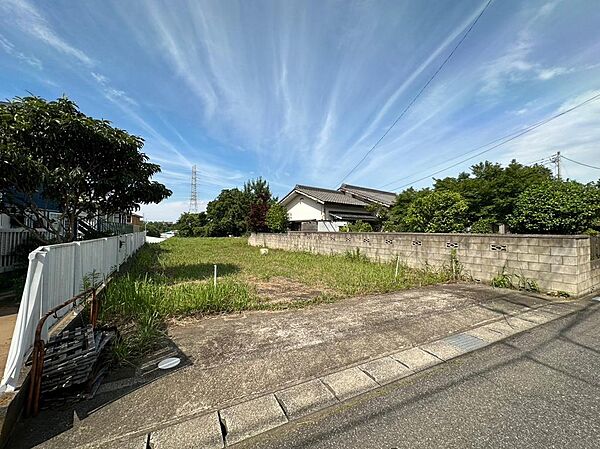 駅までバス便ですが、健康のためにウォーキングがてら歩くのもオススメです(2023年6月撮影)