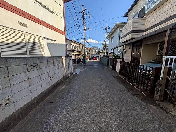 たっぷりの陽光に包まれる明るい住まい。（2026年1月撮影）