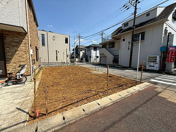 周辺環境や物件の陽当りなど、行ってみないと分からないことがたくさんあるので、お気軽にお問合せください！当日のご案内も、もちろん大歓迎です。ご自宅や駅までお迎えに参ります。（2026年5月撮影）