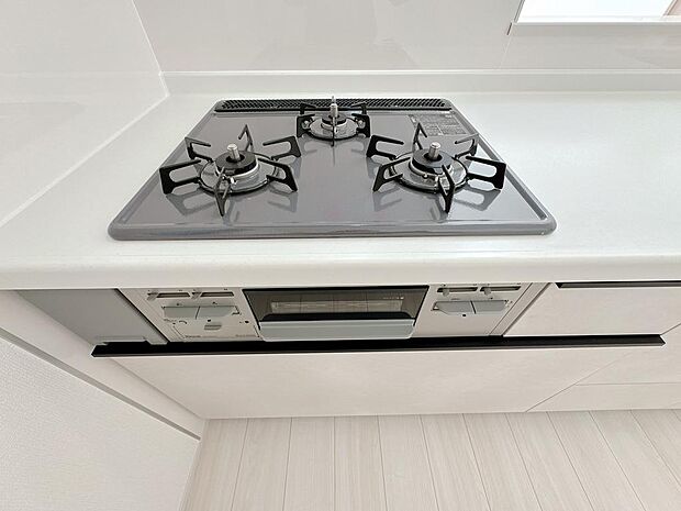 1度にたくさんのメニューが作れる3口コンロ付のシステムキッチン。（2026年1月撮影）