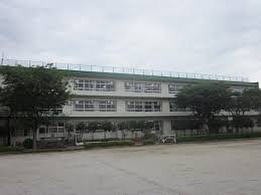 船橋市立三咲小学校（約1400m）