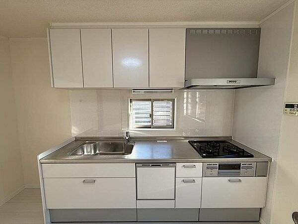 使い勝手の良いシステムキッチン。（2026年1月撮影）
