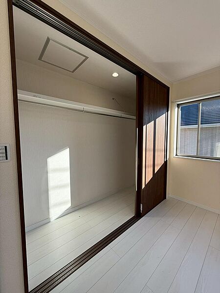 部屋ごとに設けた収納は住みやすさへのこだわり。（2026年1月撮影）