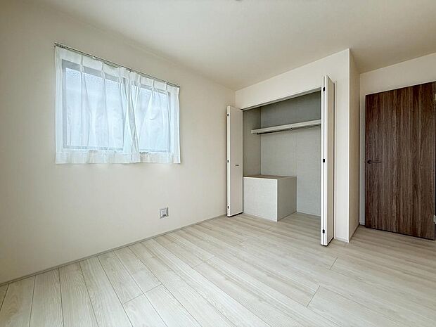 明るく開放感のある自分だけのプライベート空間どんな家具をそろえましょうか。。 (2026年3月撮影)