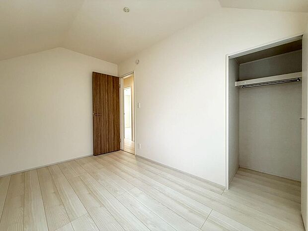 ナチュラルな内装デザインでお部屋も温かみがあって明るいです。(2026年3月撮影)