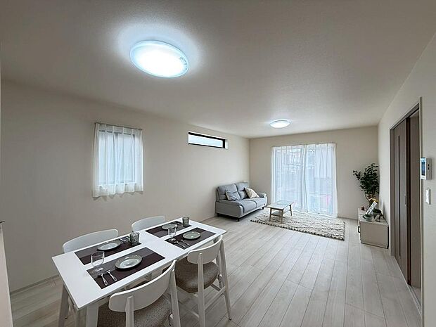 家族だんらんの時間も増えそうなくつろぎのLDK。(2026年3月撮影)