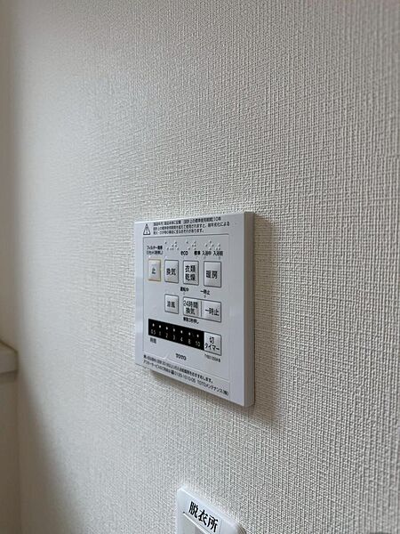 浴室換気暖房乾燥機は、24時間換気・暖房・乾燥(衣類)・涼風が使え、とても便利です。（2026年3月撮影）