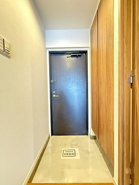 玄関は家族が毎日行き来する出入り口というだけでなく、お客様をお迎えする大切な空間でもあります。（2026年3月撮影）