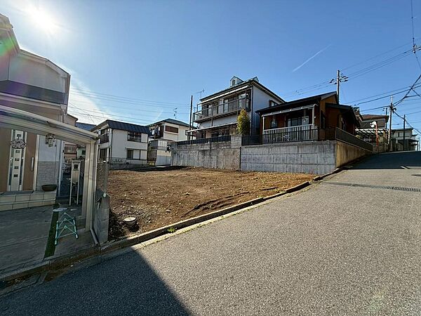 建築条件無し売地は住宅を建てる際に、施工会社を自分で選ぶことができるため自由度が高く、自分だけの注文住宅を建てることができます。（2026年4月撮影）