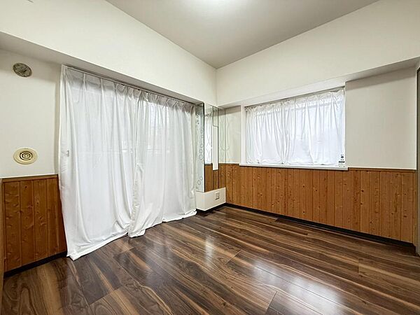 ナチュラルな内装デザインでお部屋も温かみがあって明るいです。（2026年4月撮影）