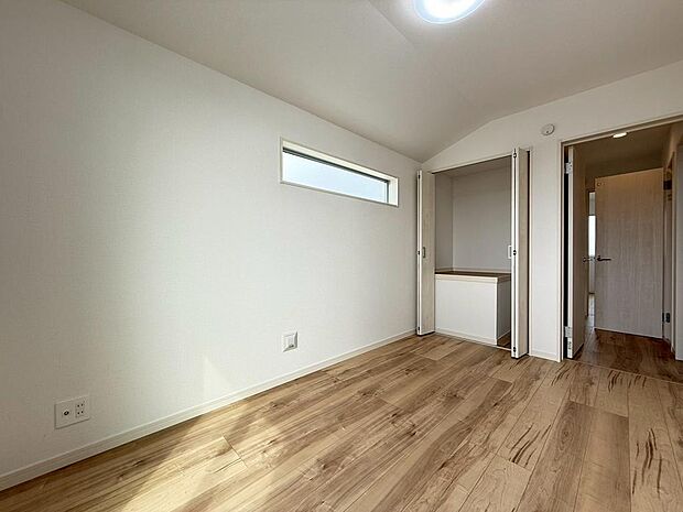 ひとりの時間をまったり過ごしたり、静かな環境で趣味に打ち込んだり、自分時間を快適に過ごすプライベートルーム。 （2026年4月撮影）