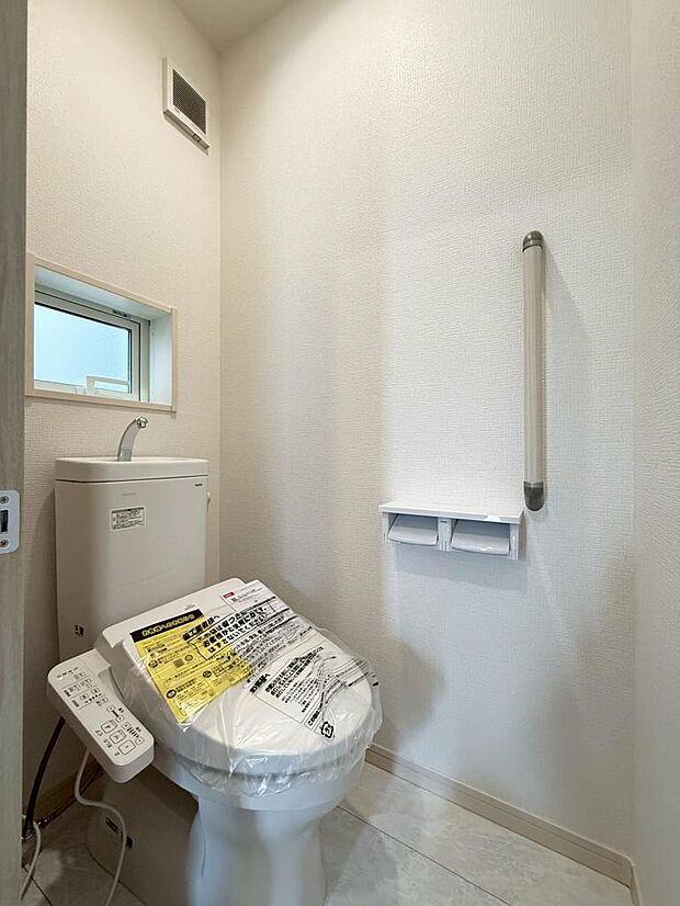 温水洗浄機能がついており、寒い日でも安心して座ることができます。(2026年4月撮影)