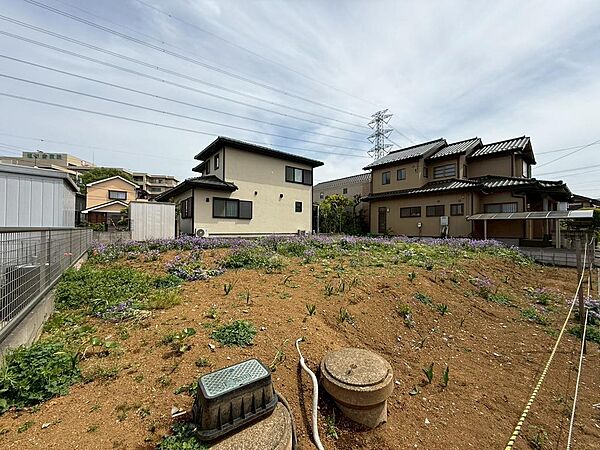 建築条件無し売地は住宅を建てる際に、施工会社を自分で選ぶことができるため自由度が高く、自分だけの注文住宅を建てることができます。（2026年4月撮影）