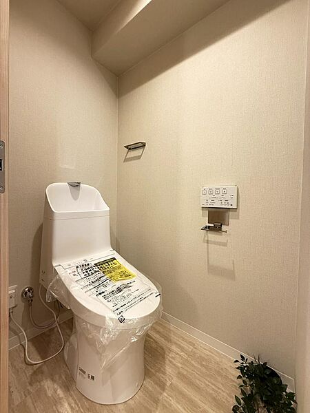 温水洗浄機能がついており、寒い日でも安心して座ることができます。（2026年4月撮影）