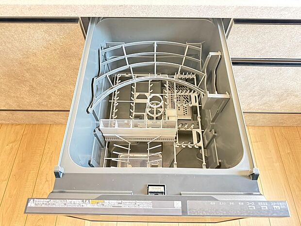 食器洗浄機が後片付けをサポート!食事後の家族のくつろぎタイムをゆっくりもてます♪(2026年7月撮影)