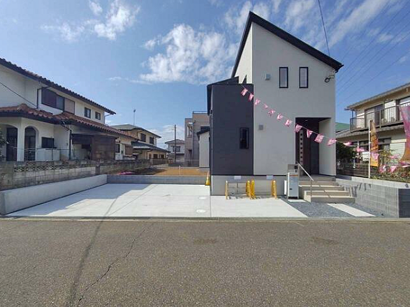 当日のご案内ももちろん大歓迎です。ご自宅や駅までお迎えに参ります。小さなお子様がいるご家庭や交通手段が無い方もお気軽にご相談くださいませ!
