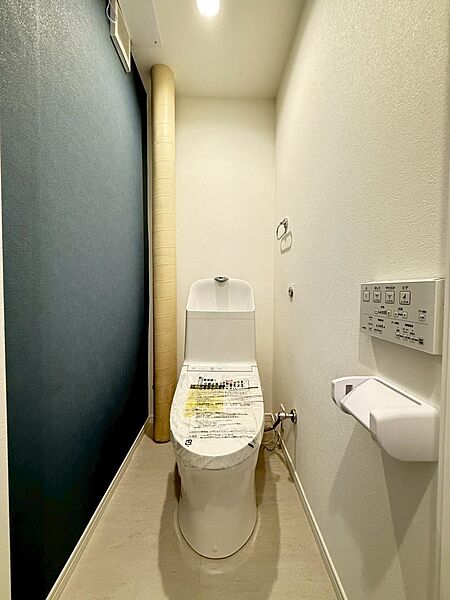 温水洗浄機能がついており、寒い日でも安心して座ることができます。（2026年4月撮影）