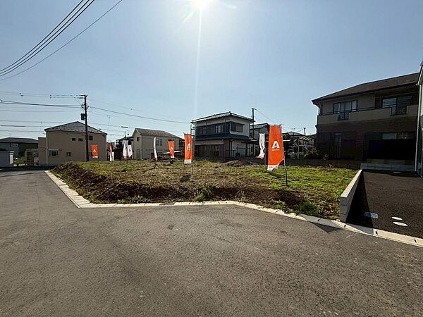 建築条件無し売地は住宅を建てる際に、施工会社を自分で選ぶことができるため自由度が高く、自分だけの注文住宅を建てることができます。（2026年5月撮影）