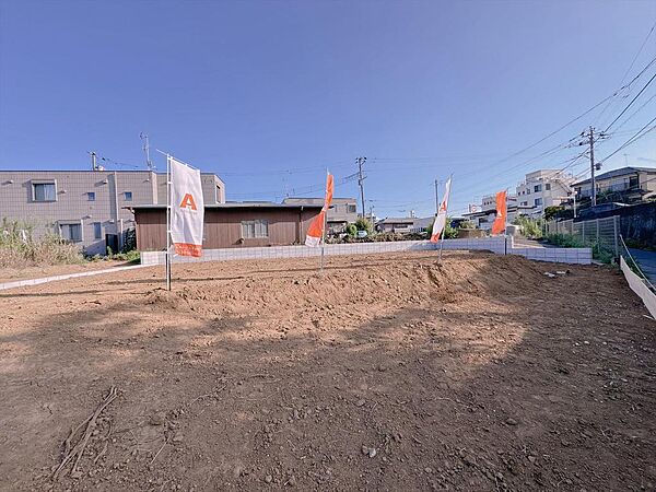 建築条件無し売地は住宅を建てる際に、施工会社を自分で選ぶことができるため自由度が高く、自分だけの注文住宅を建てることができます。(2026年8月撮影)