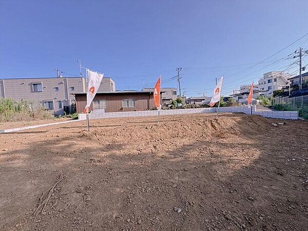 58坪超えのゆとりあるお土地は建築条件無しにつき、お好きなハウスメーカー様で理想の住まいを実現していただけます。(2026年8月撮影)
