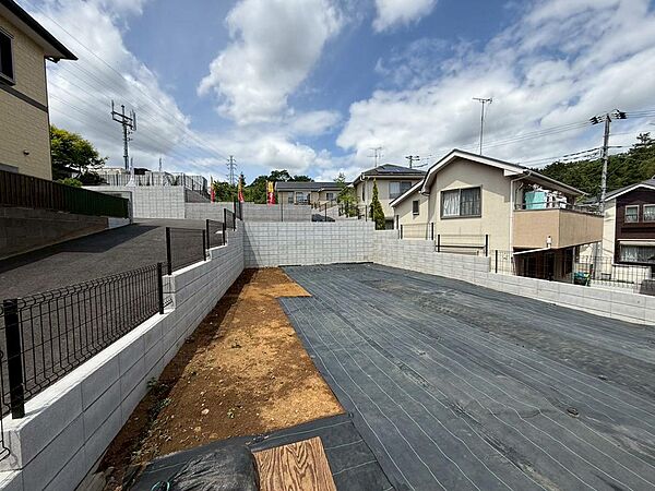 建築条件無し売地は住宅を建てる際に、施工会社を自分で選ぶことができるため自由度が高く、自分だけの注文住宅を建てることができます。（2026年5月撮影）