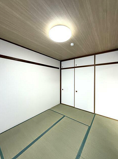 すぐ横になれる和室は、みんながほっと一息つける空間。